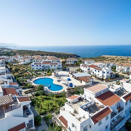 Carrington Holidays Кирения Екстериор снимка