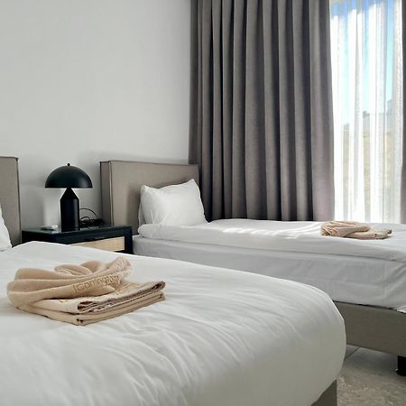 Carrington Holidays Кирения Екстериор снимка