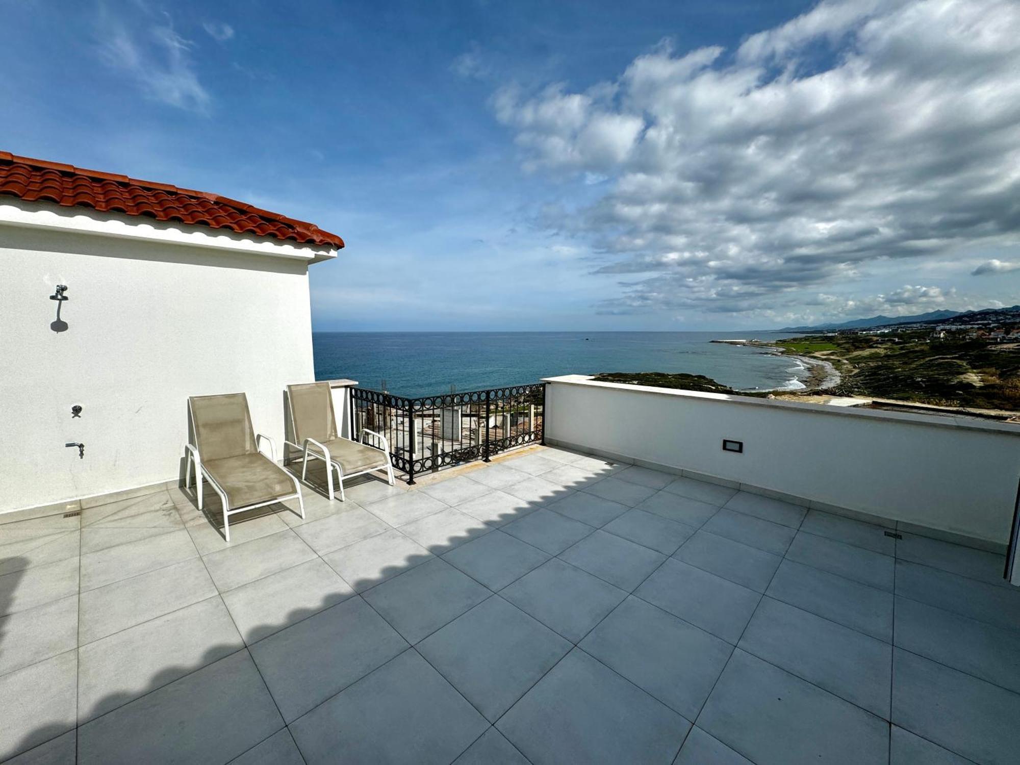 Carrington Holidays Кирения Екстериор снимка
