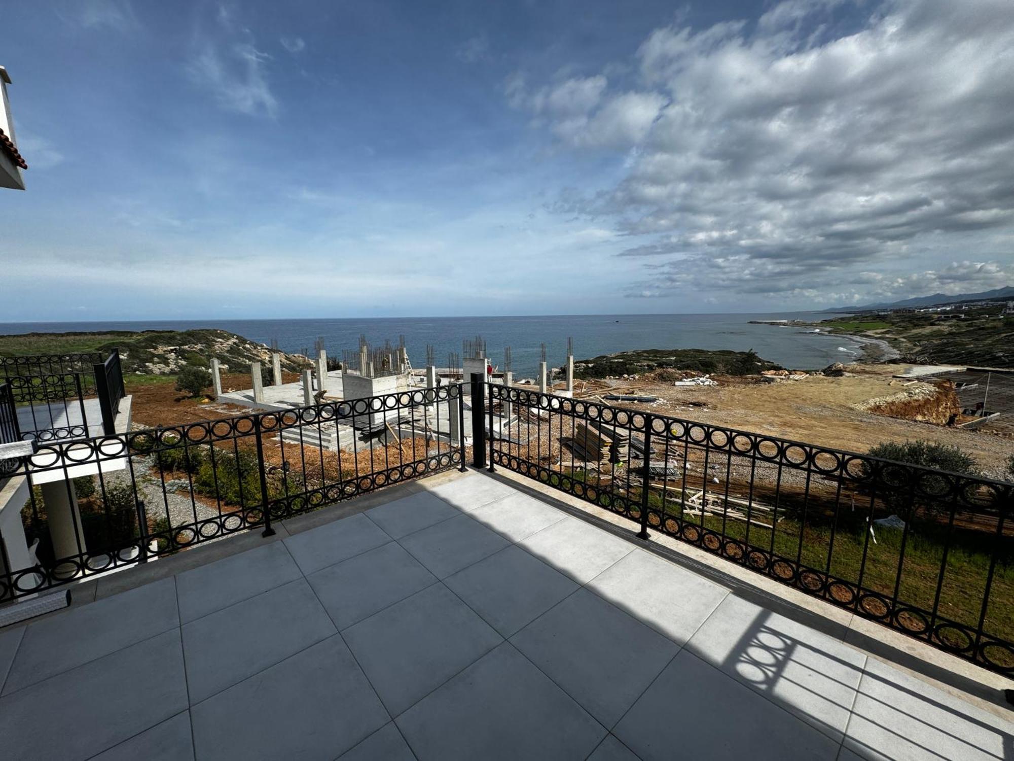 Carrington Holidays Кирения Екстериор снимка