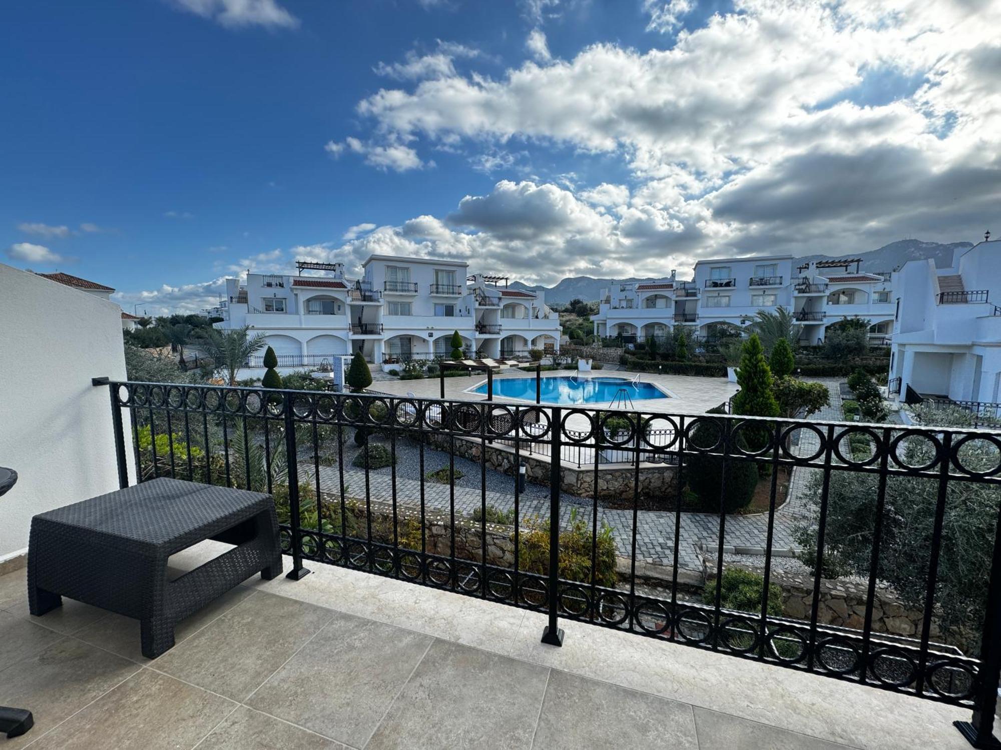 Carrington Holidays Кирения Екстериор снимка