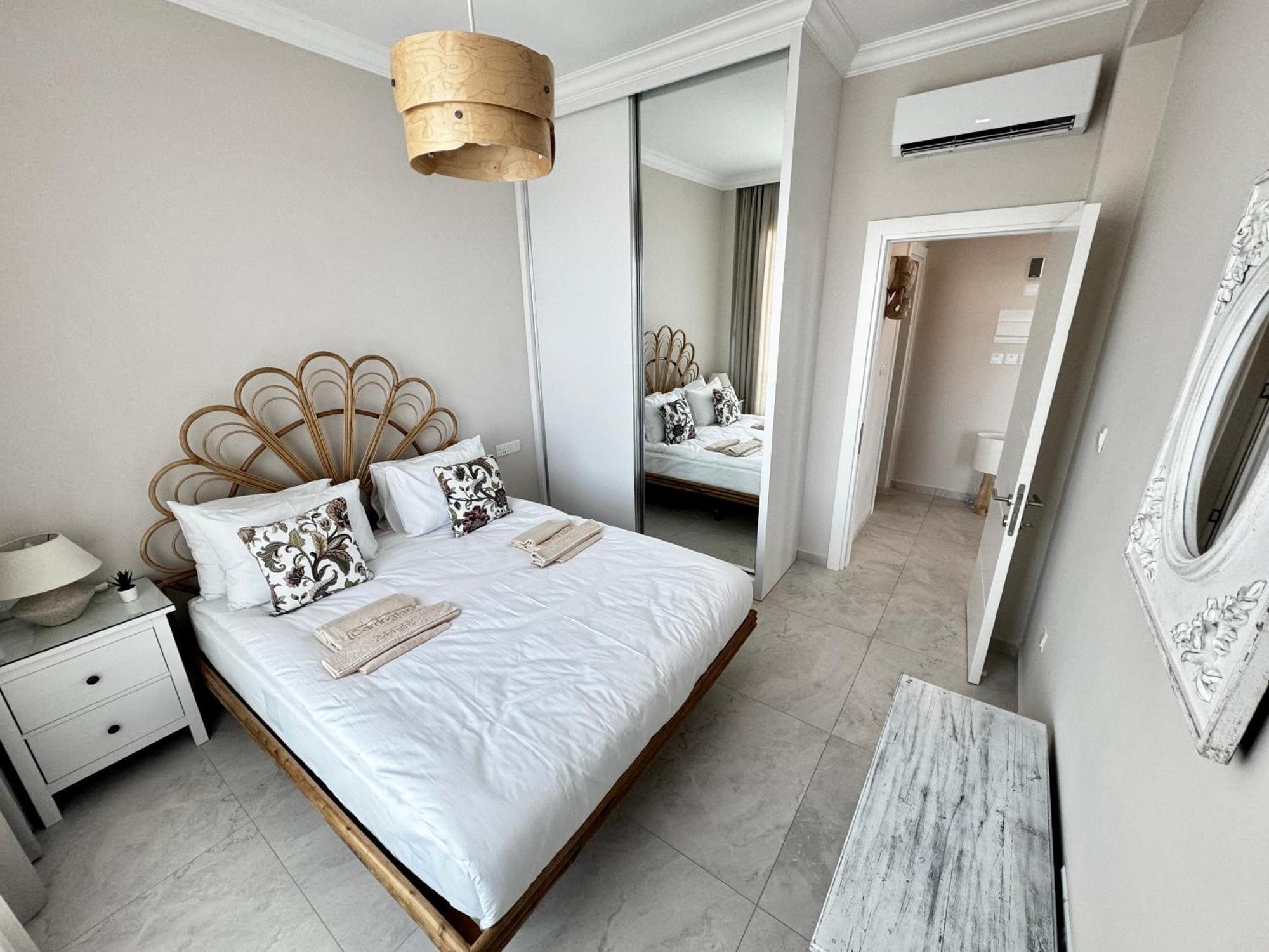 Carrington Holidays Кирения Екстериор снимка