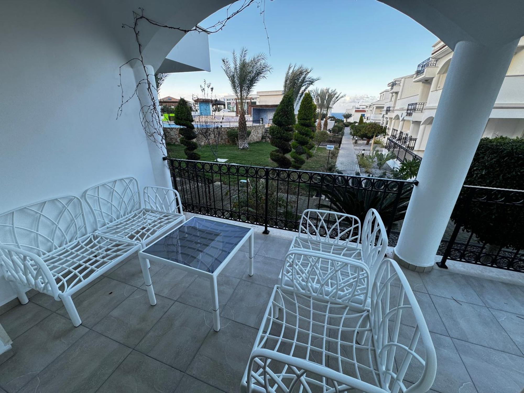 Carrington Holidays Кирения Екстериор снимка