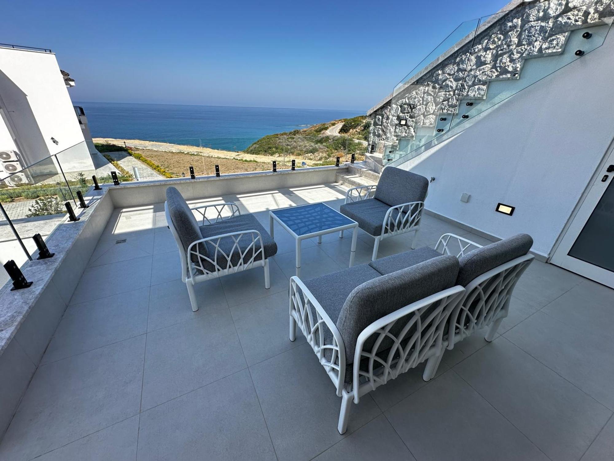 Carrington Holidays Кирения Екстериор снимка