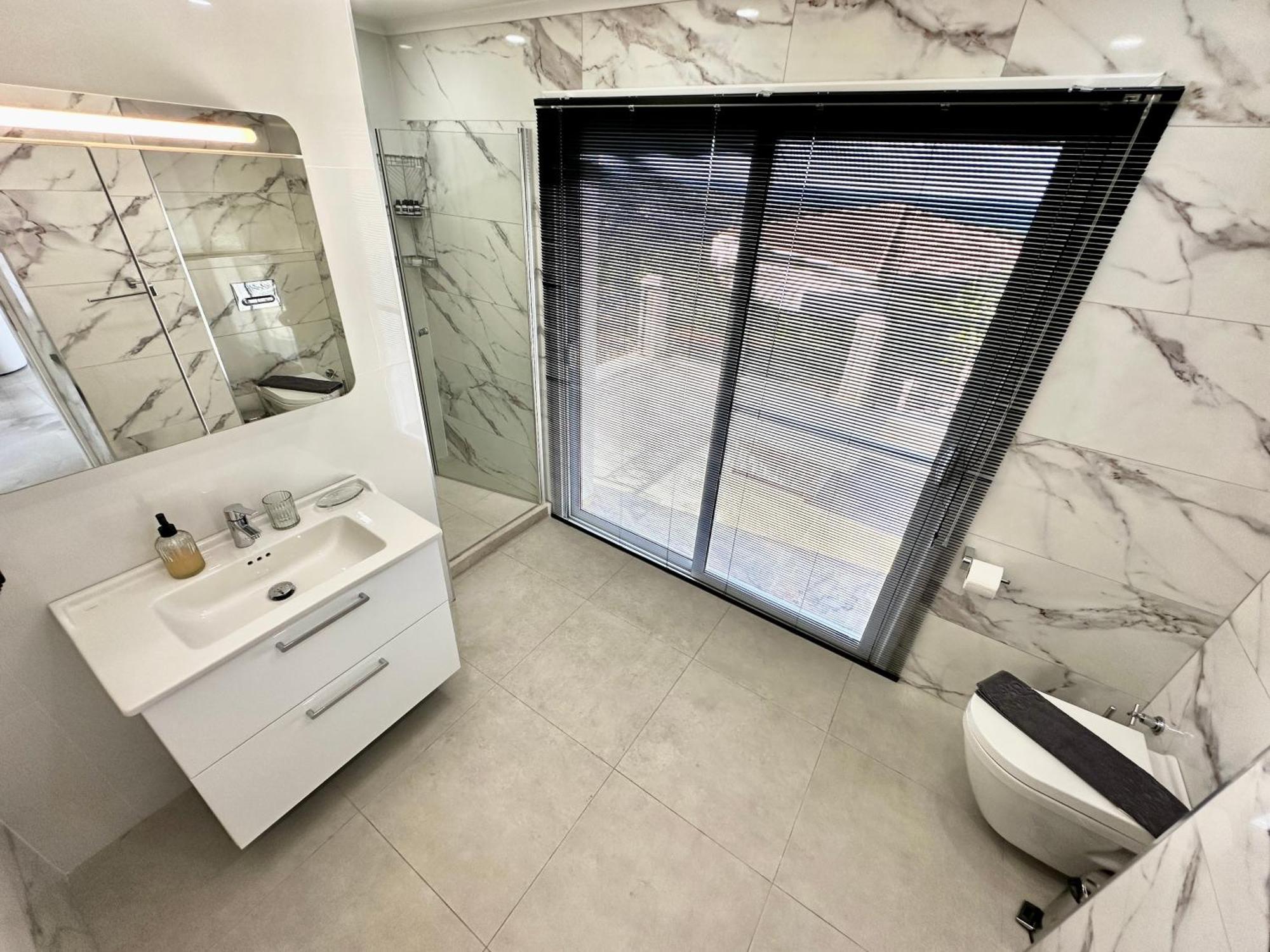 Carrington Holidays Кирения Екстериор снимка