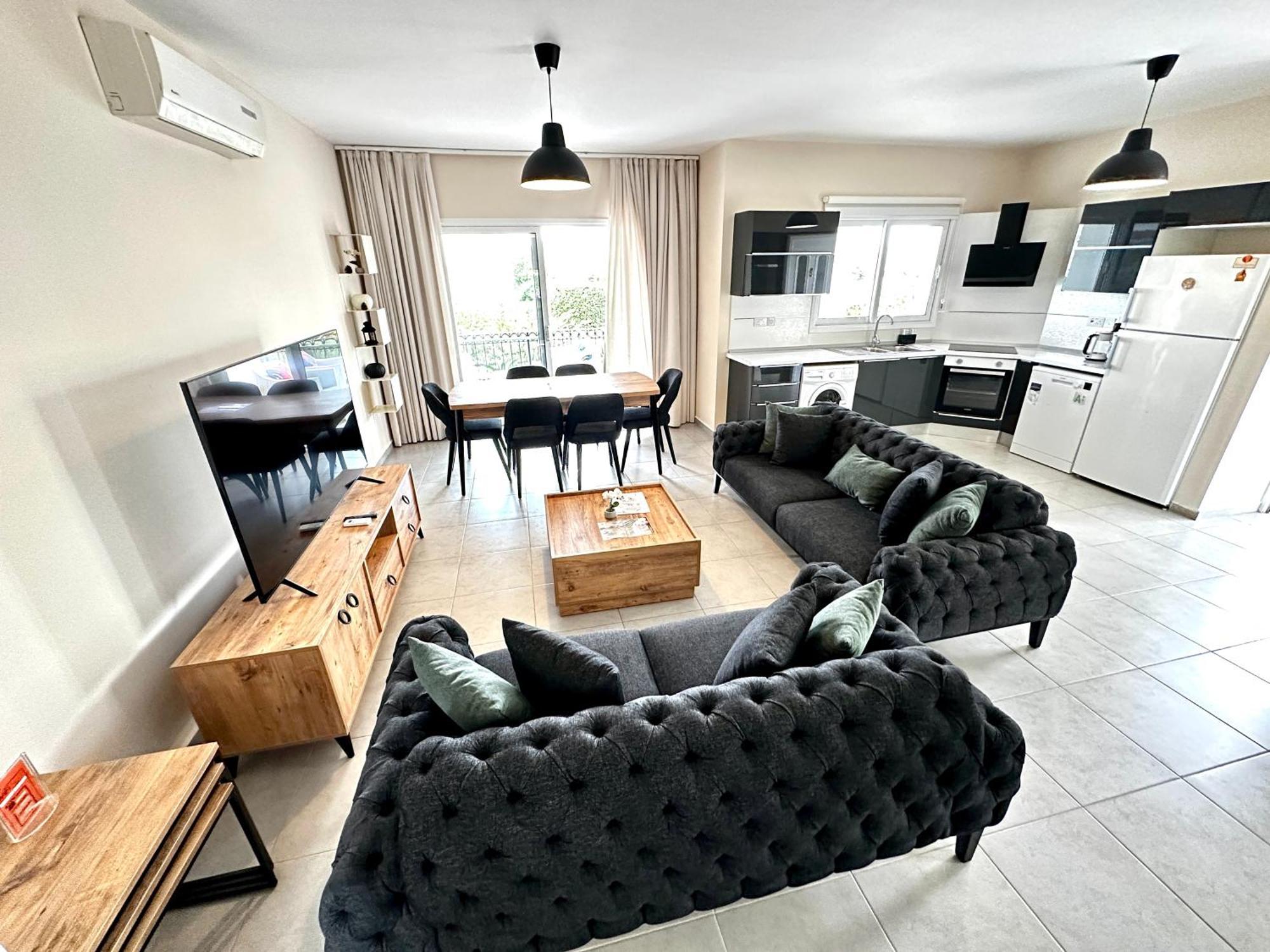 Carrington Holidays Кирения Екстериор снимка