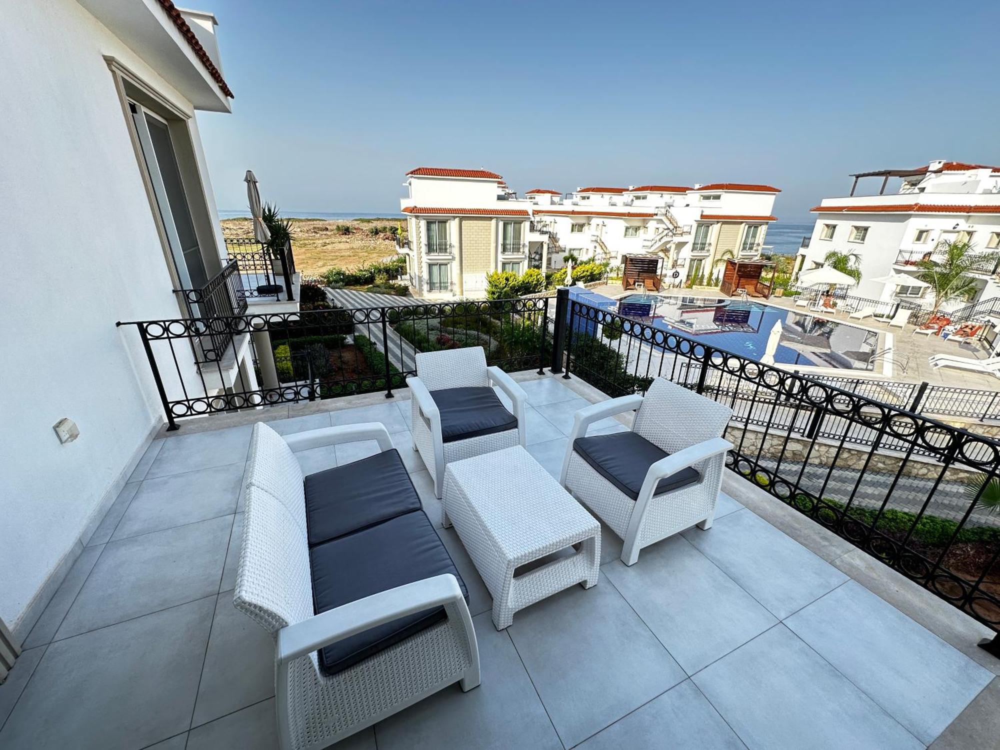 Carrington Holidays Кирения Екстериор снимка