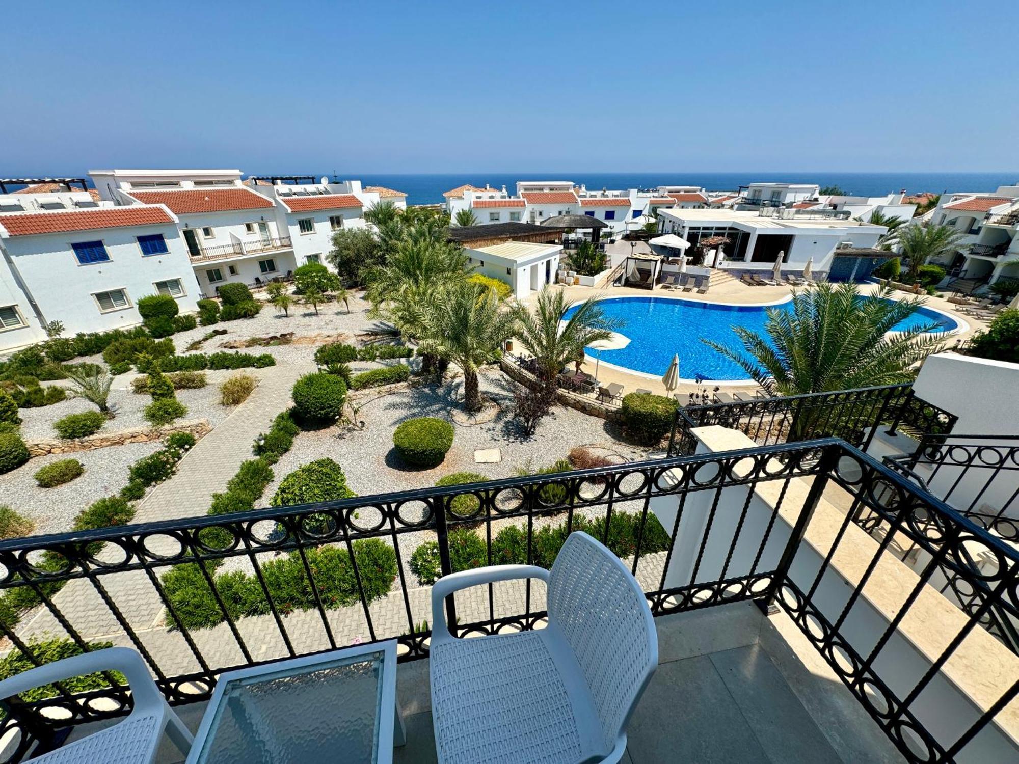 Carrington Holidays Кирения Екстериор снимка