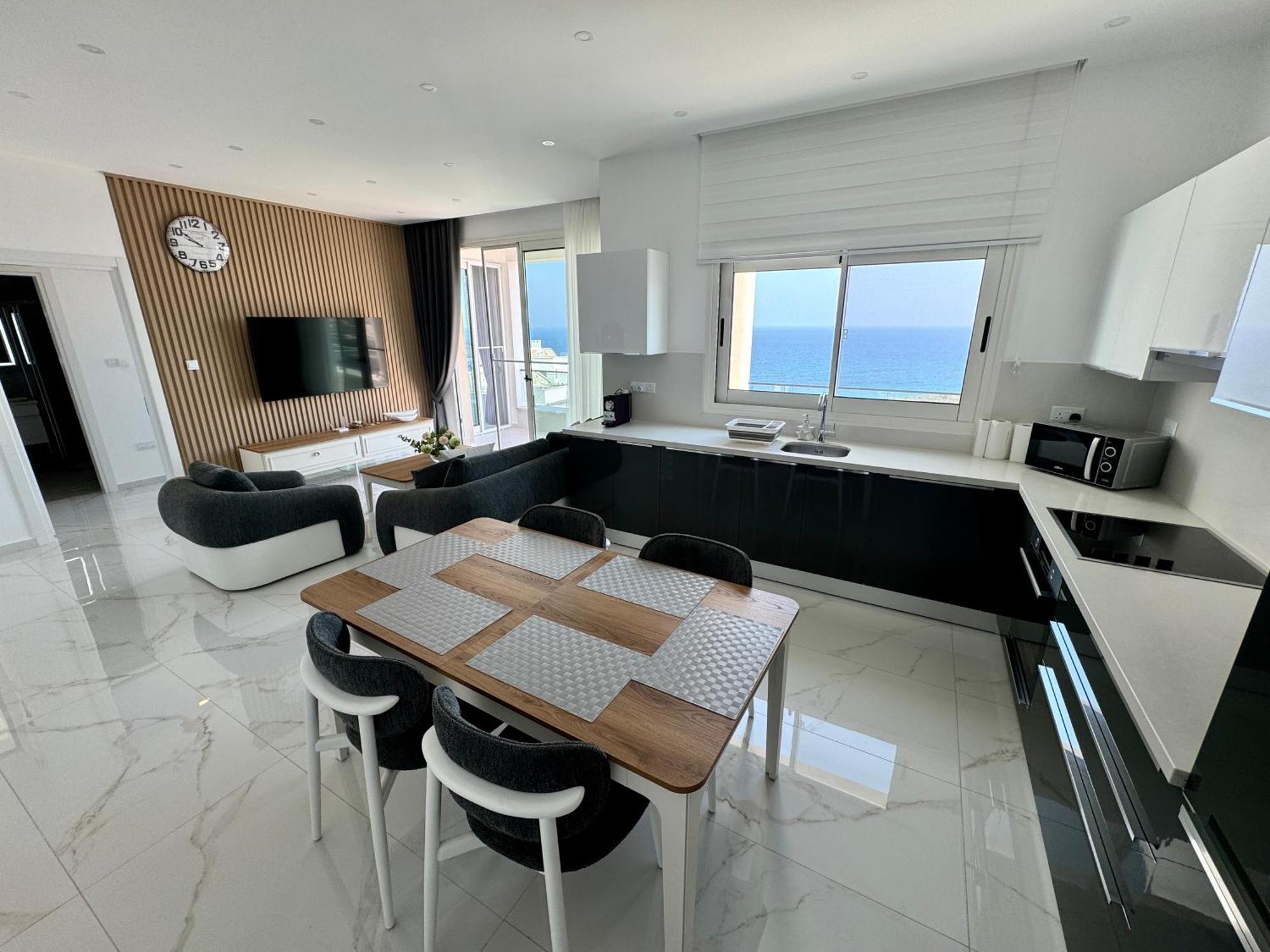 Carrington Holidays Кирения Екстериор снимка