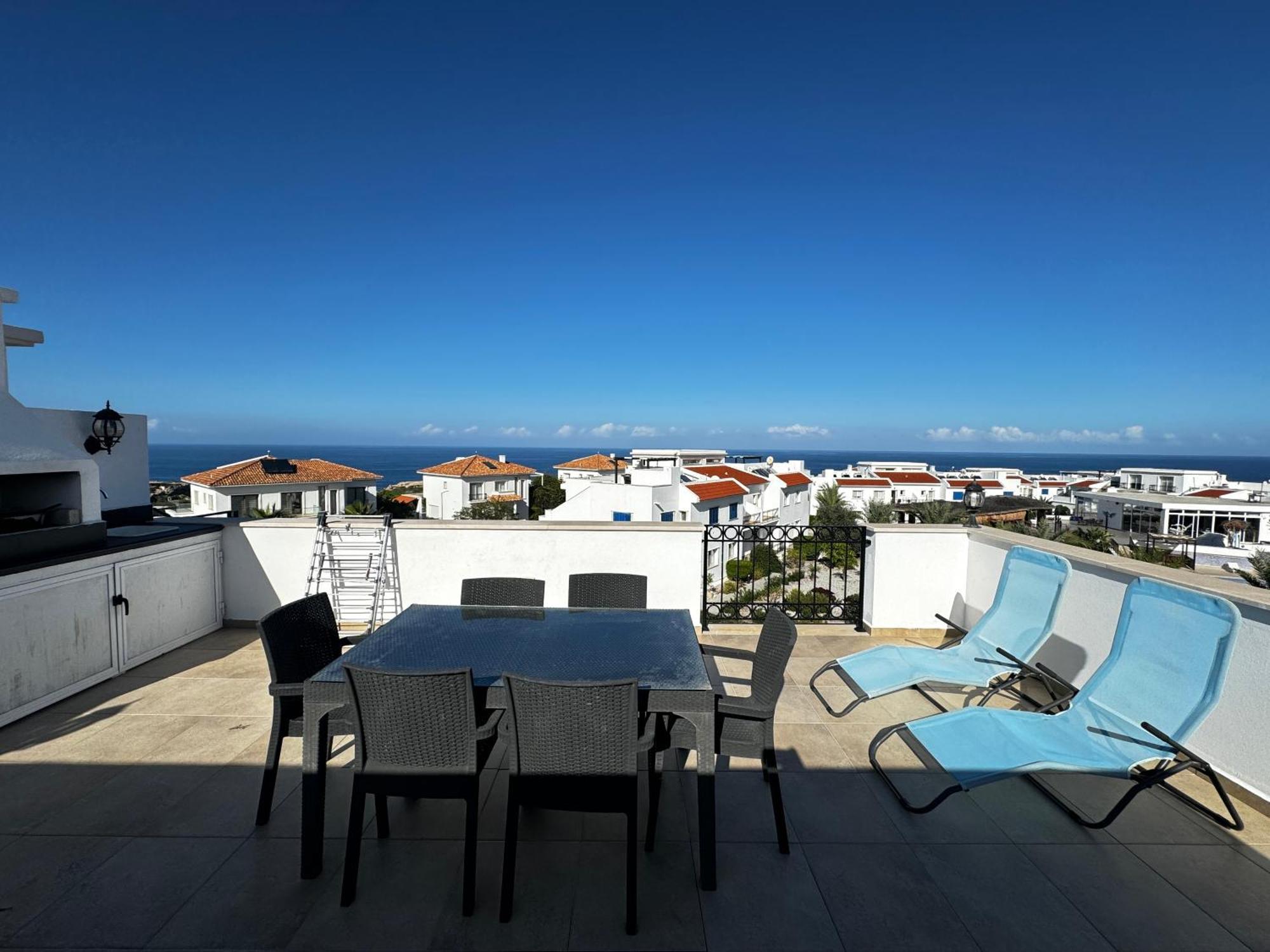 Carrington Holidays Кирения Екстериор снимка