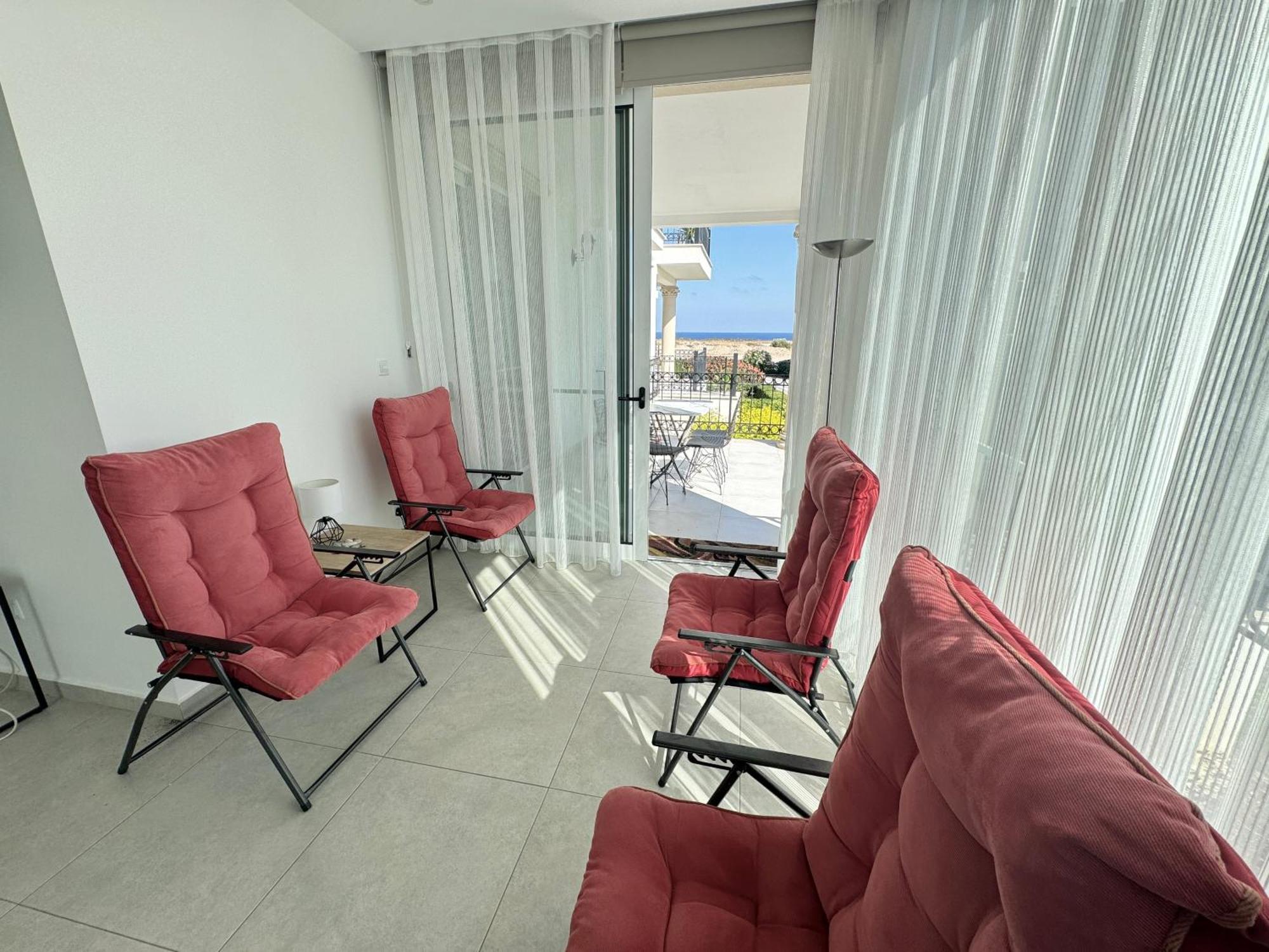 Carrington Holidays Кирения Екстериор снимка