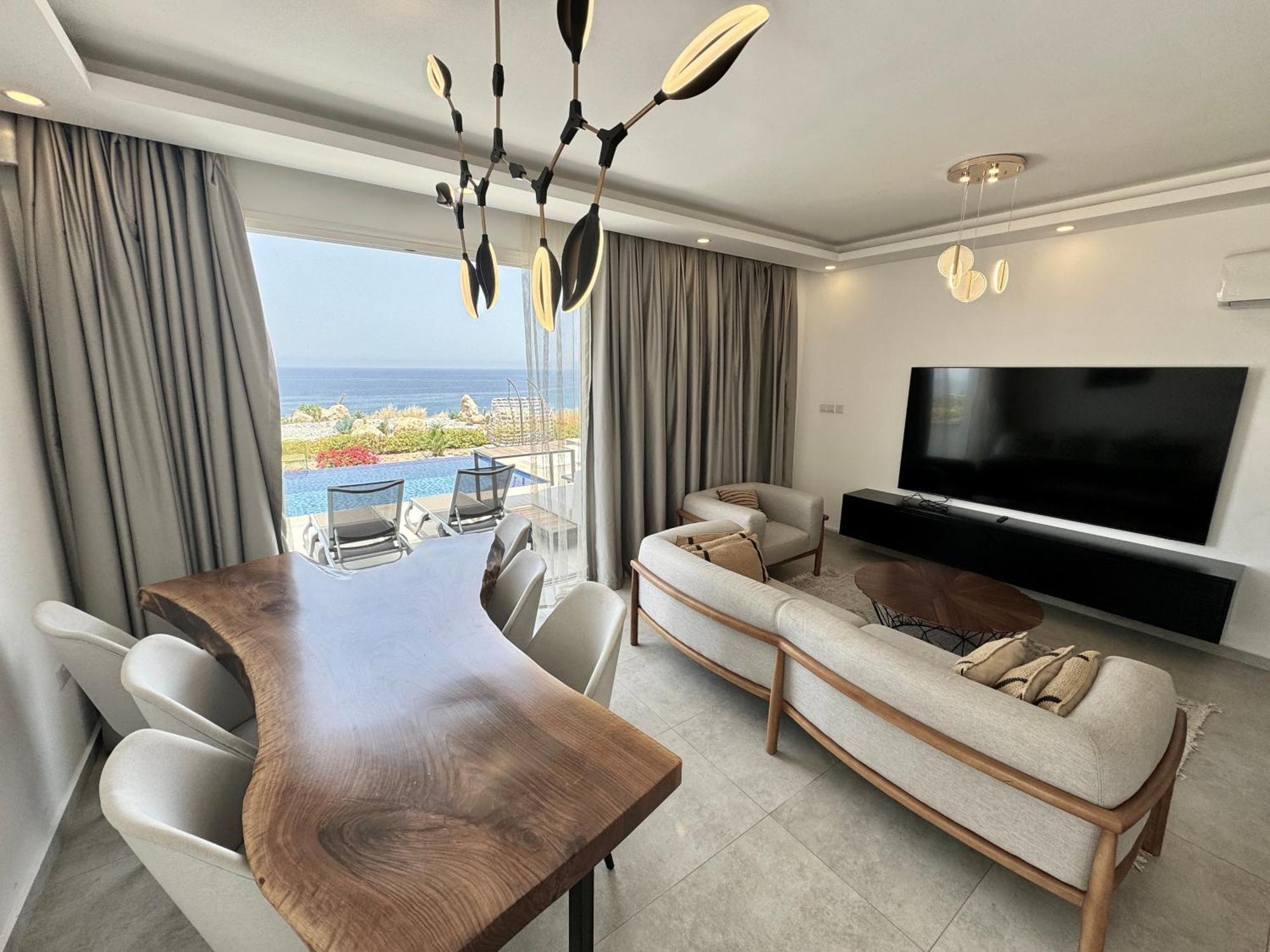 Carrington Holidays Кирения Екстериор снимка